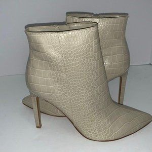 NEW Ladies Nine West "Tennon" Cream Snake Print Pointed Toe Ankle Booties Sz 11
